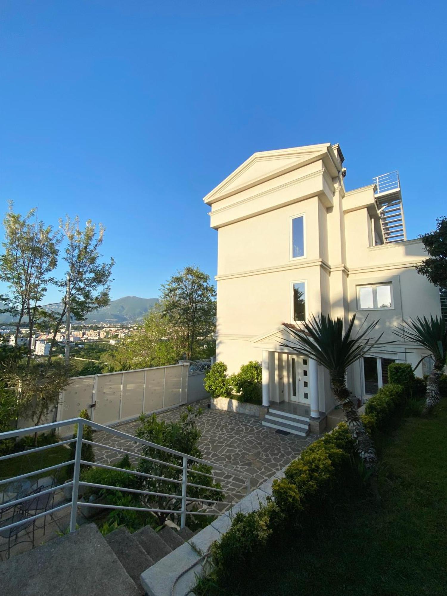 Apartment 35
